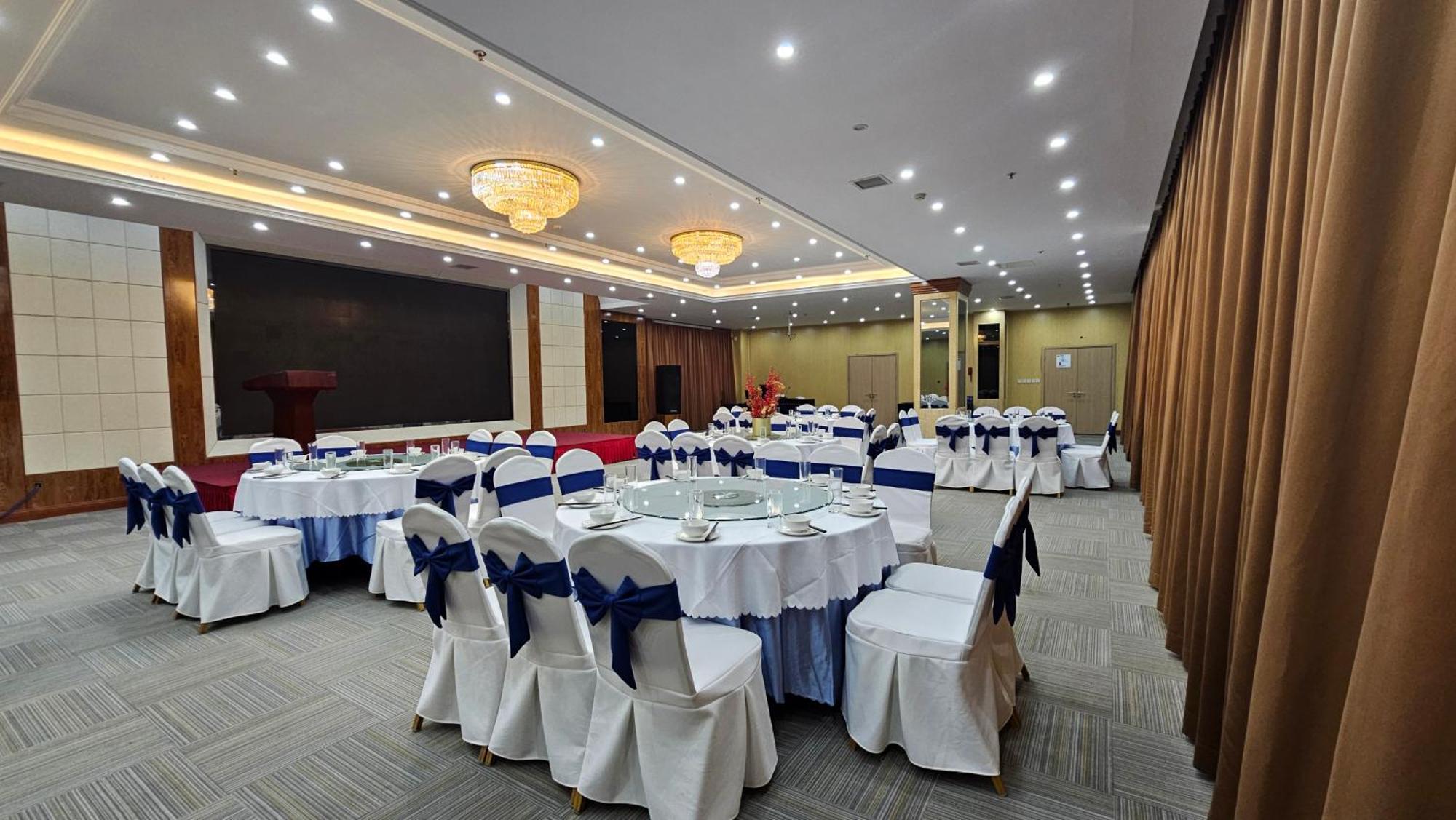 Holiday Inn Express Chengdu Tianfu Square By Ihg - Chunxi Road And Kuanzhai Alley 외부 사진